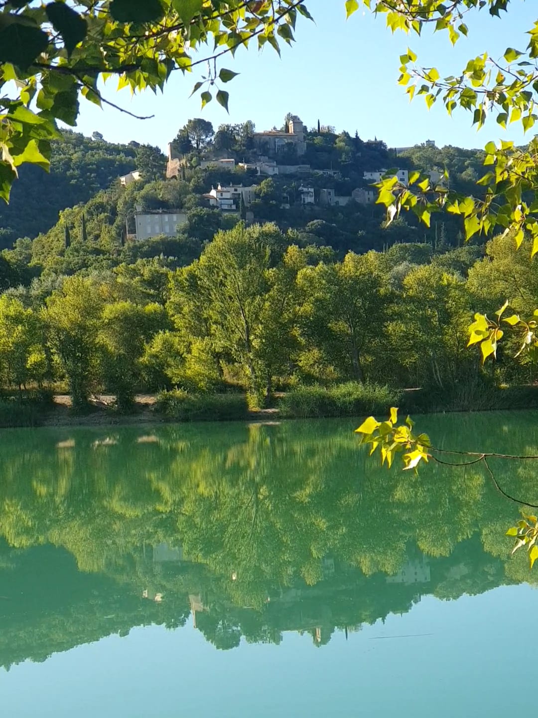 Village de Brunet en Haute-Provence, entre lavande et oliviers