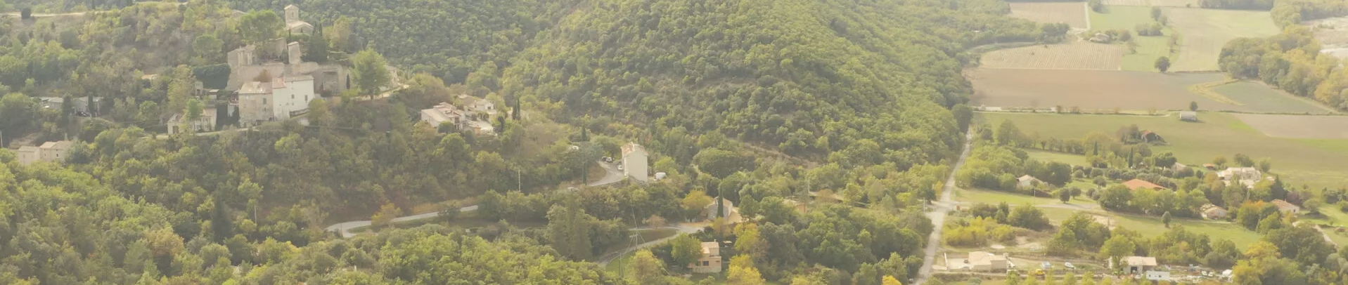 Village de Brunet en Haute-Provence, entre lavande et oliviers
